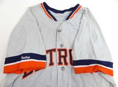 1990-те, Детройт Тайгърс 17 В играта е Използвана Сива риза За отбивания 46 767 - В играта се Използват тениски MLB